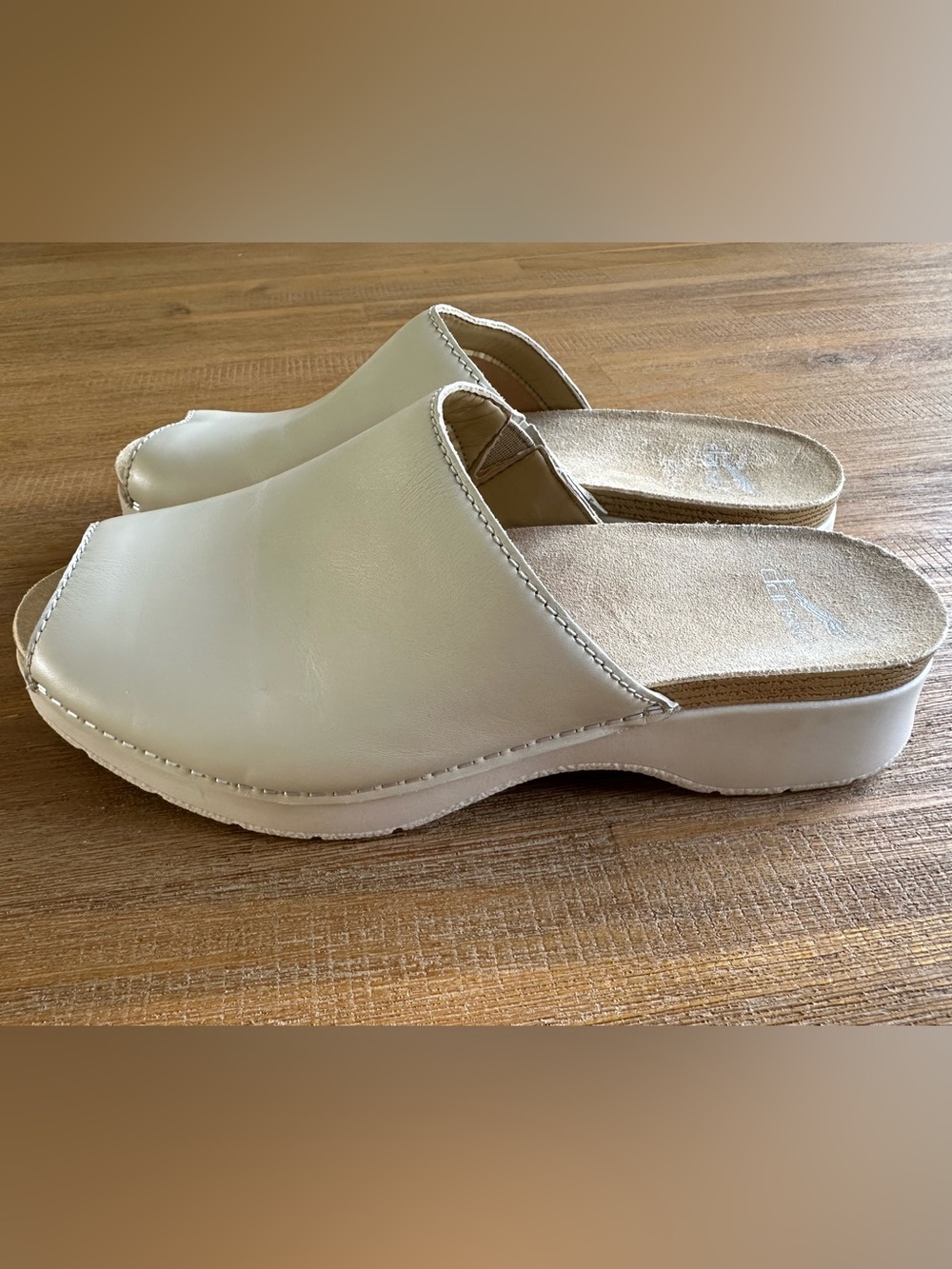 Dansko Cream Leather Clogs Slip On Comfort Work Shoes Women's 10 EU 40